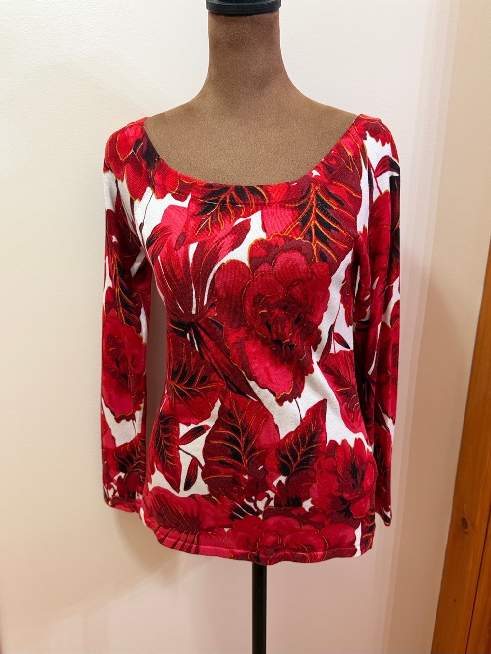 Boston Proper Knit Red Floral Scoop Neck Long-Sleeve Top Size Small